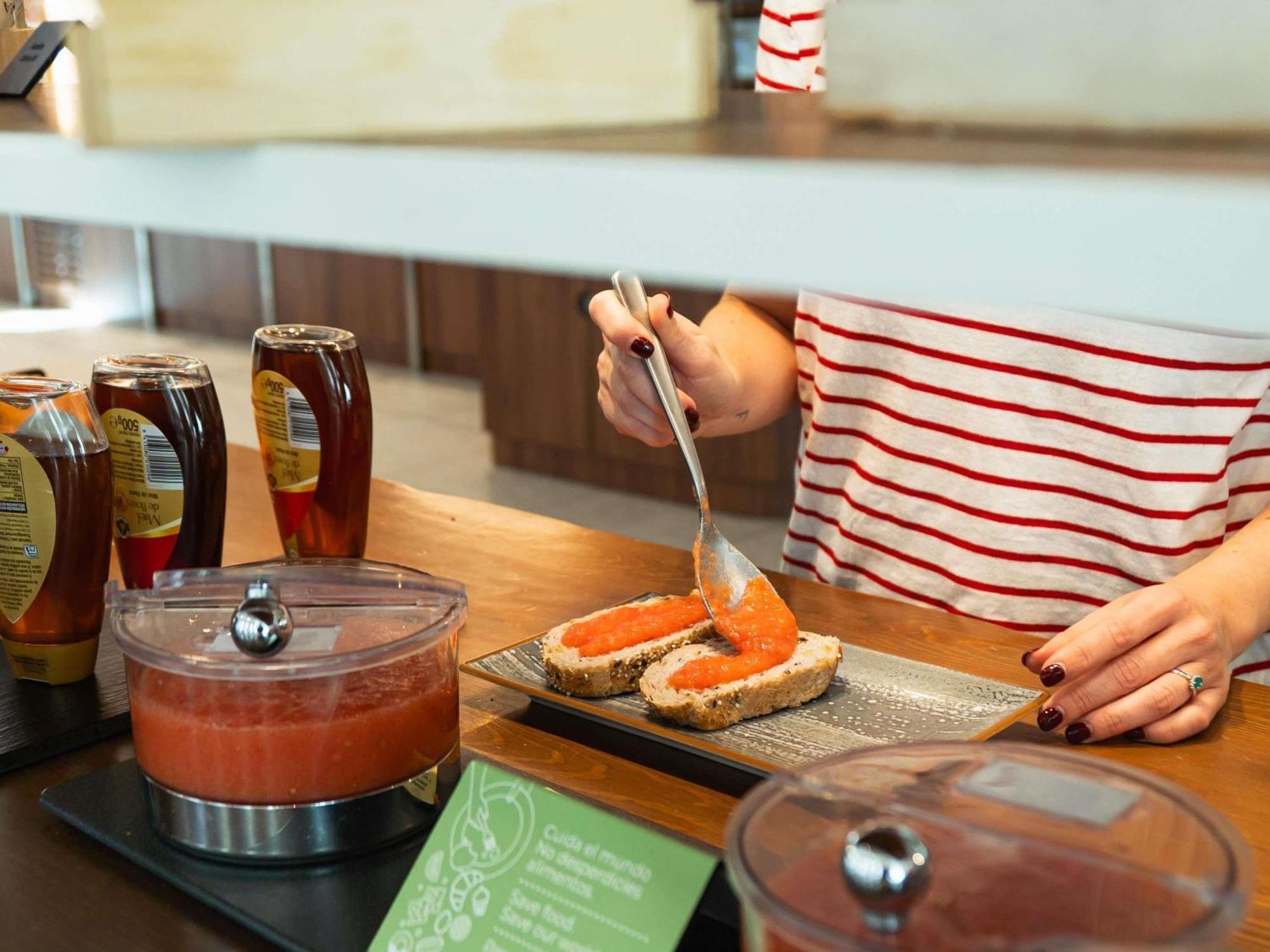 Ibis Styles Sevilla City Santa Justa Esterno foto
